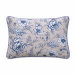 Poszewka z motywem kwiatów Blossom Blue – 40 × 60 cm