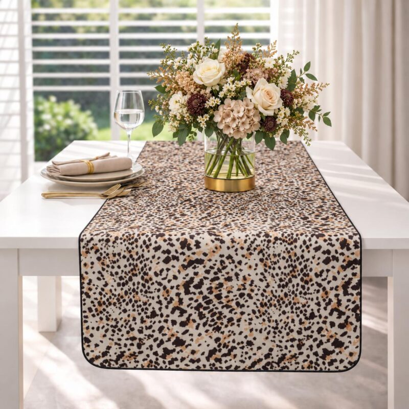 Bieżnik Leopardo Roseberry Home we wzór pantery w odcieniach beżu i brązu