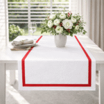 Bieżnik z czerwoną tasiemką Atelier Rouge – 50 × 150 cm